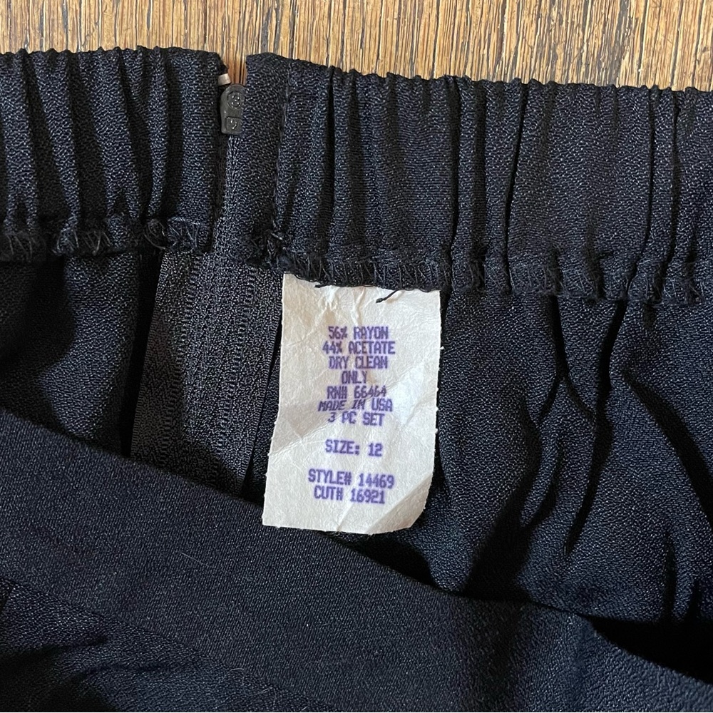 Lew Magram Collection 2-piece black skirt suit - Picture 5 of 6